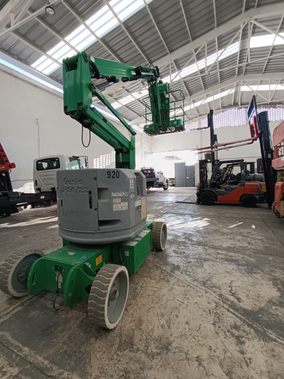 Elevación Genie Z34/22N #INT. 406