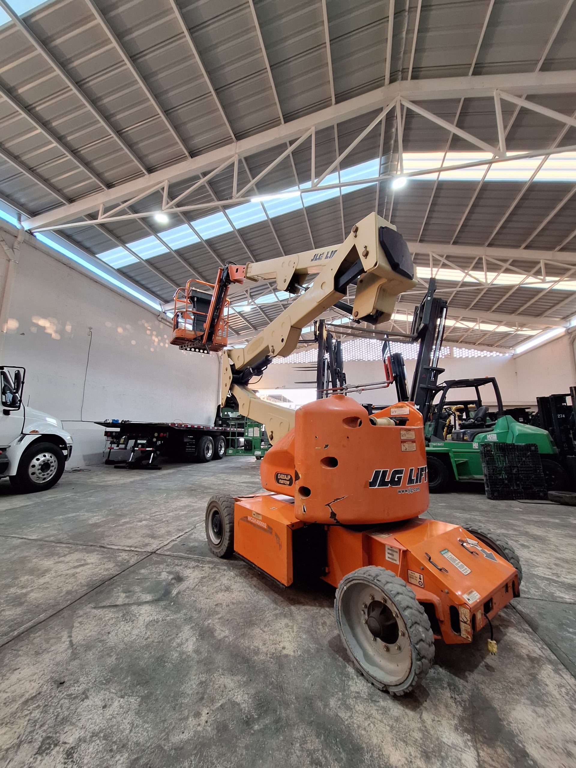 Elevación JLG E400AJP narrow #INT. 355 - Imagen 2