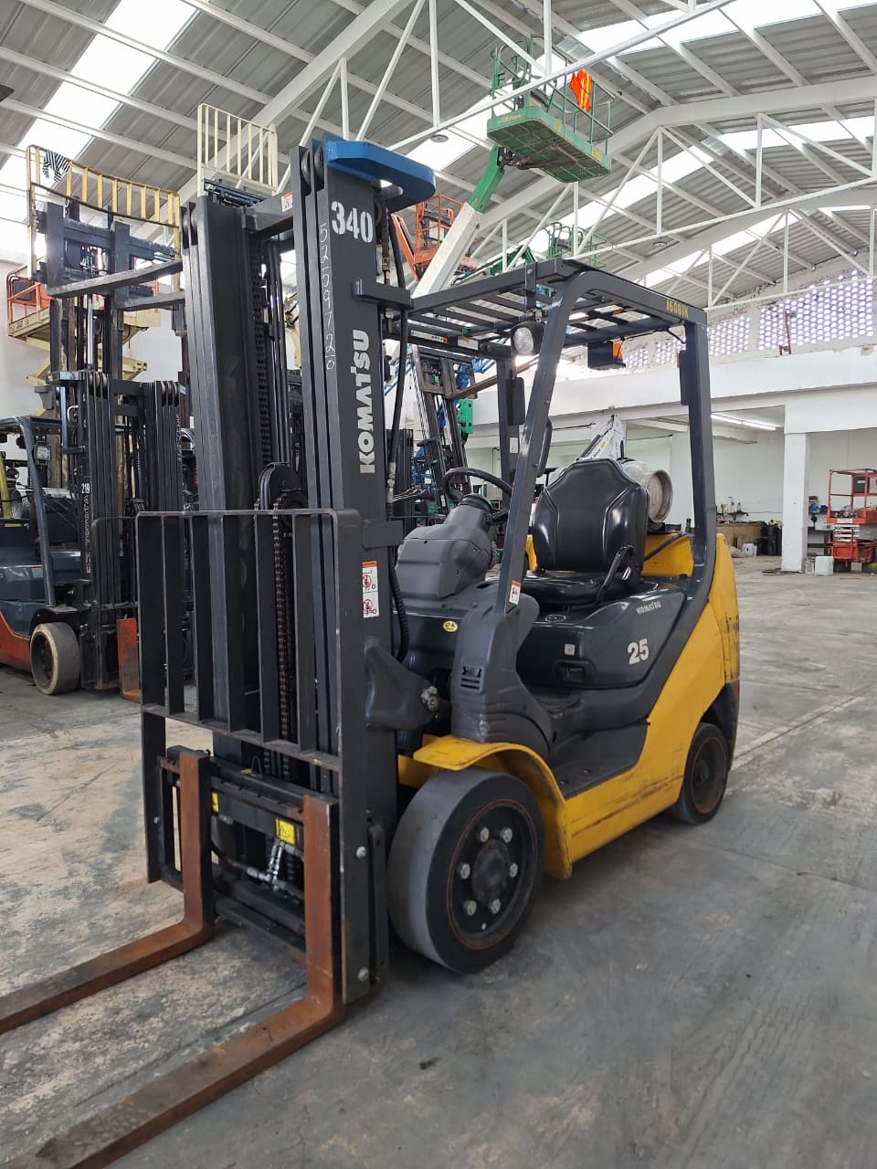 Montacargas KOMATSU FG25ST-16  #INT. 340