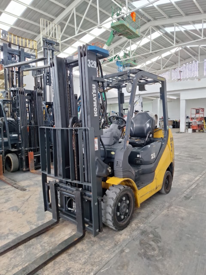 Montacargas KOMATSU FG25ST-16  #INT. 329