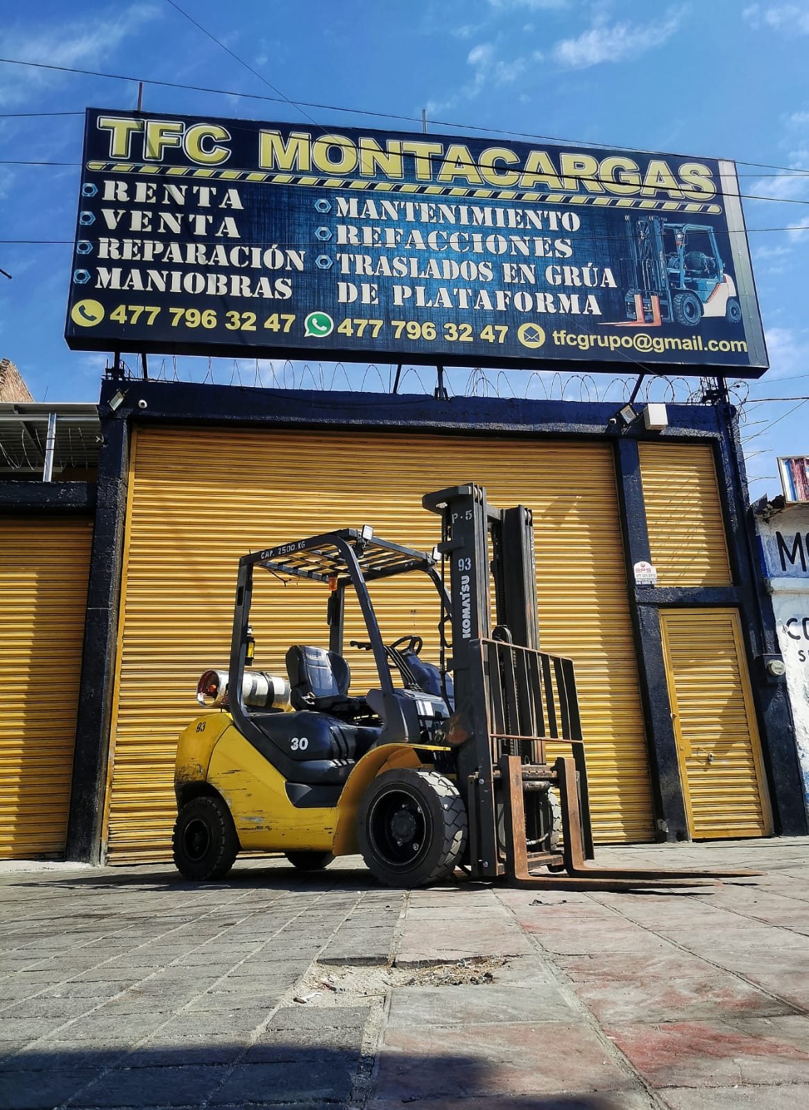 Montacargas KOMATSU FG30HT-16  #INT. 93