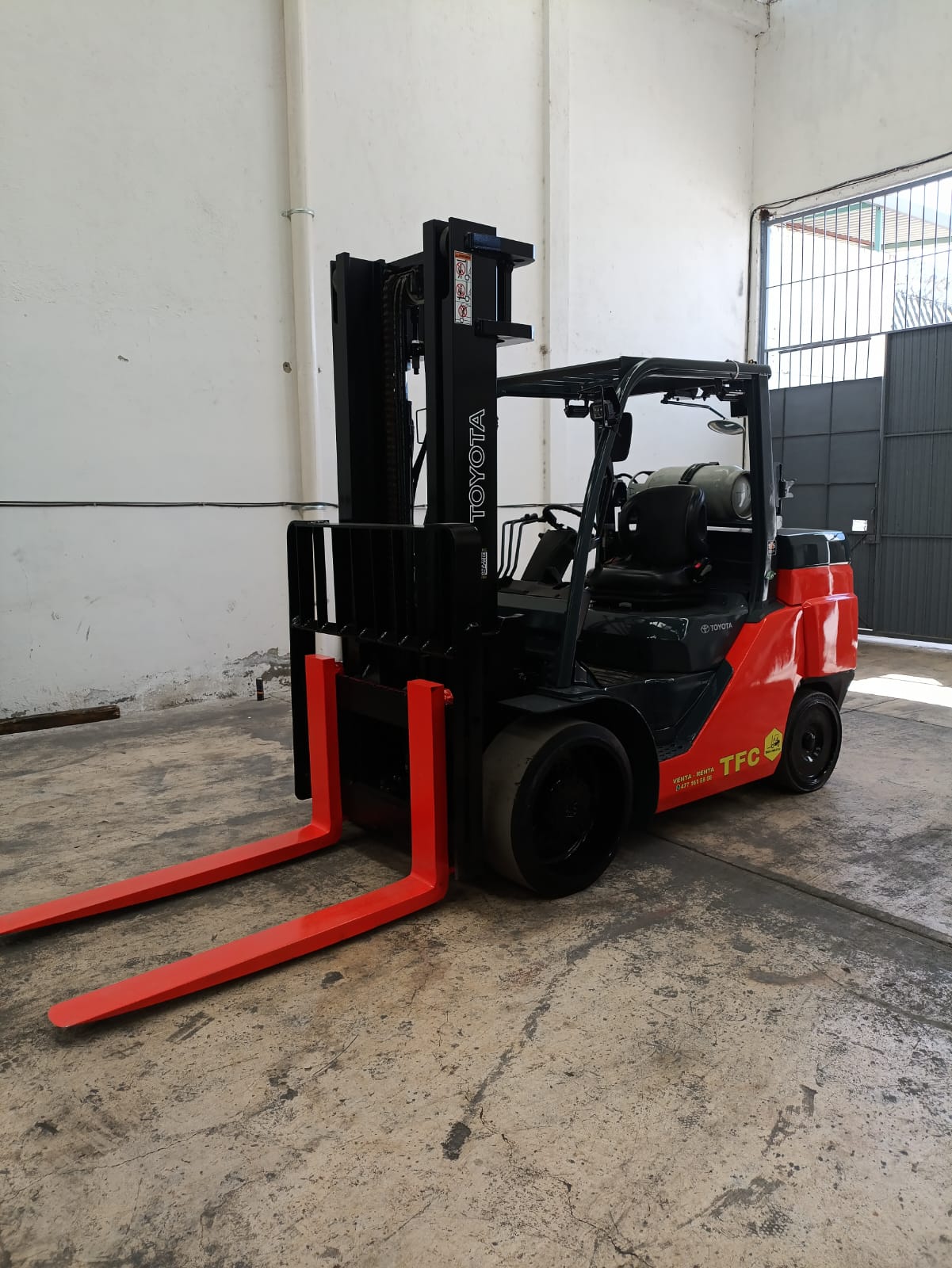 Montacargas TOYOTA 8FGC70U #INT. 372