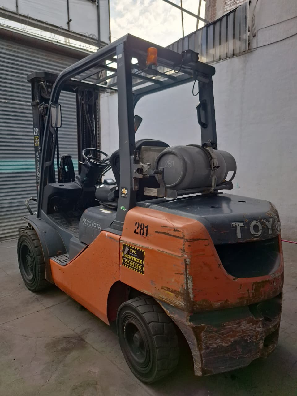 Montacargas TOYOTA 8FGU30 #INT. 281 - Imagen 3