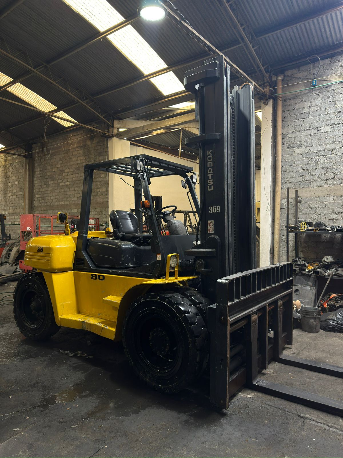 Montacargas KOMATSU FD80T-8 #INT. 369 - Imagen 2