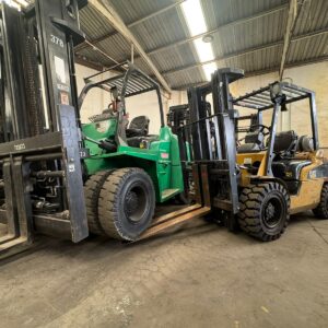 Montacargas CAT 2P6000 #INT. 413