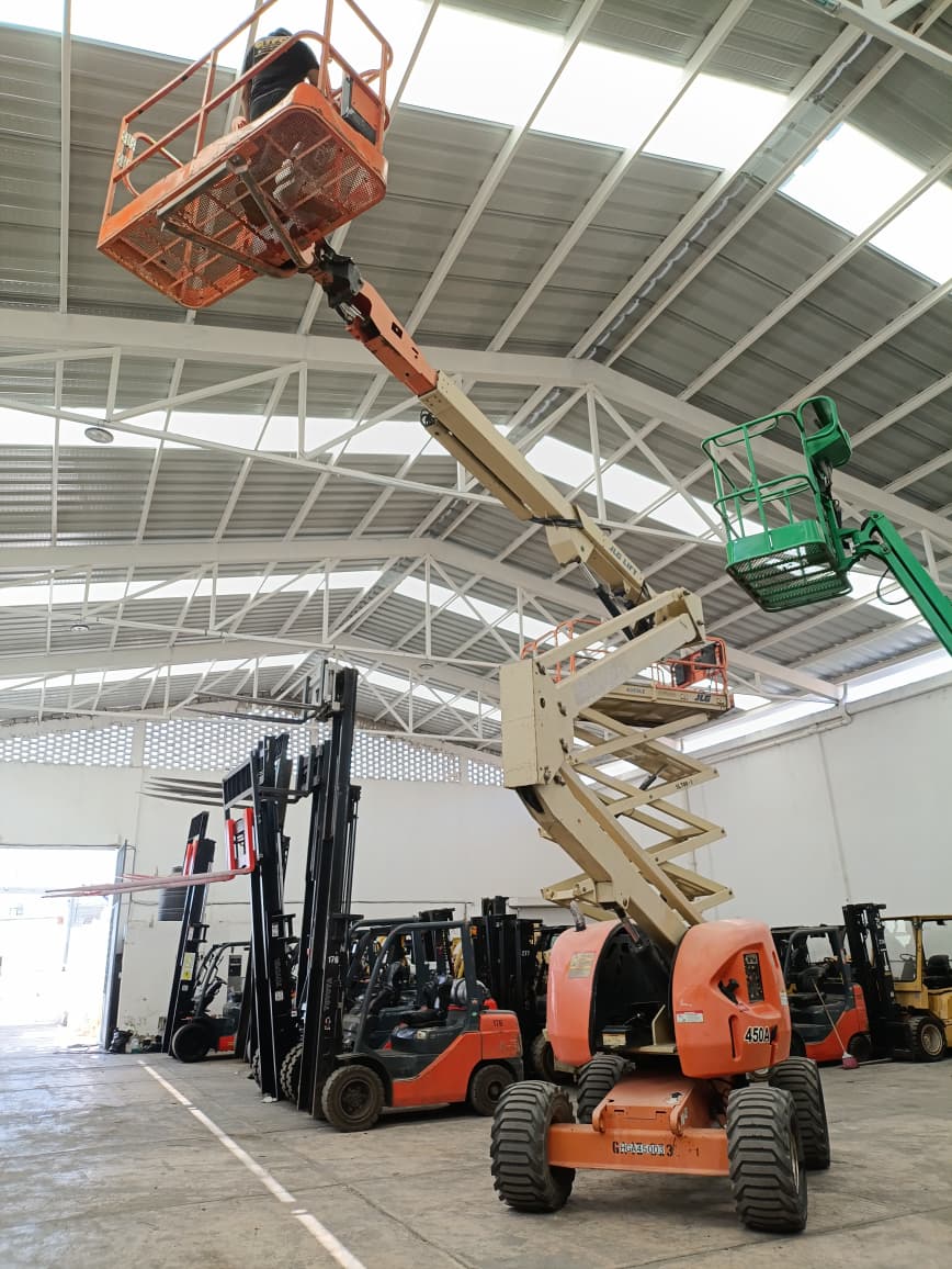 Elevación JLG 450A #INT. 423