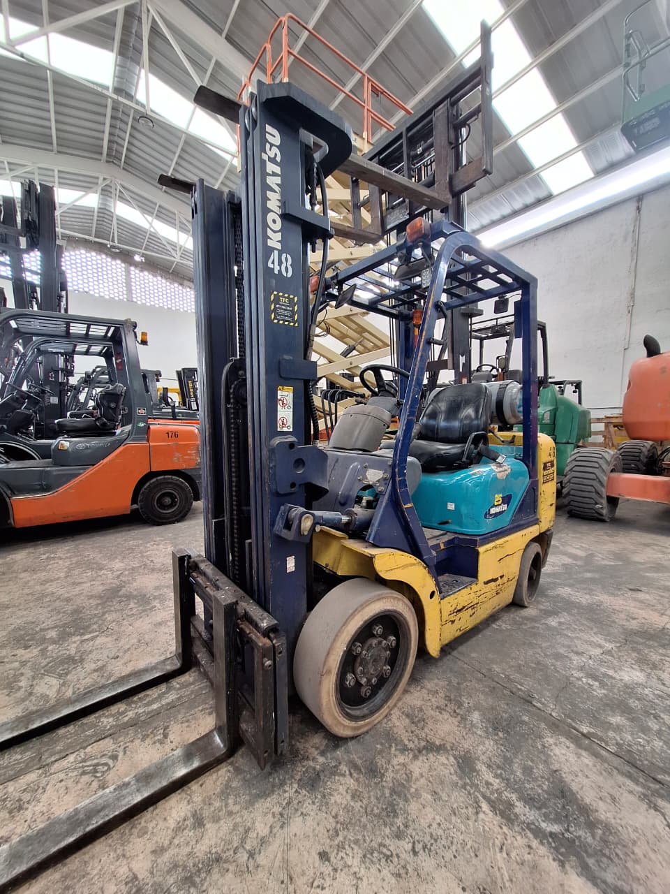 Montacargas KOMATSU FG25ST-12 #INT. 48
