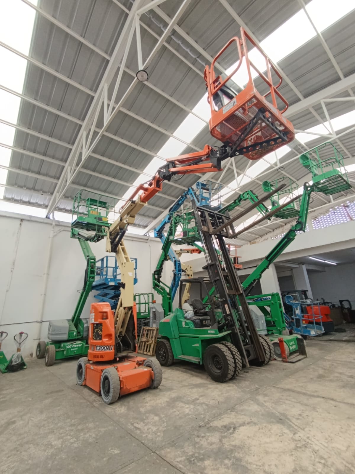 Elevación JLG E300AJP #427 - Imagen 2