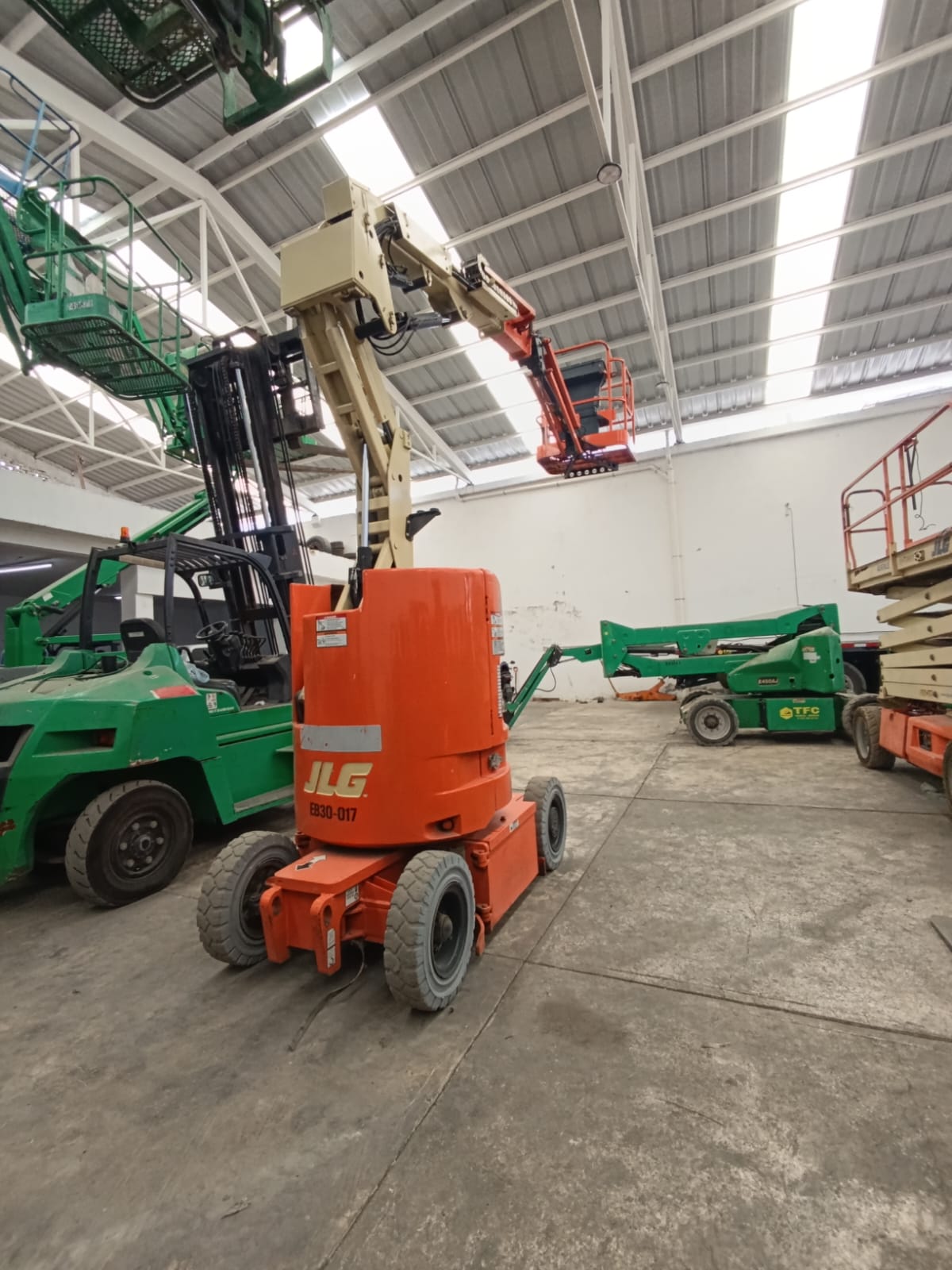 Elevación JLG E300AJP #427 - Imagen 3