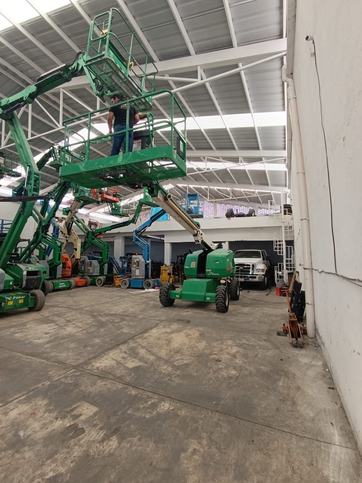 Elevación JLG 400S #INT. 431